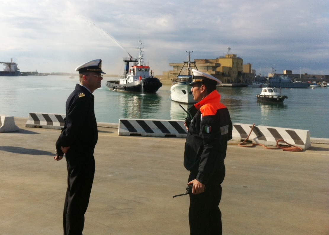 Porto Empedocle, esercitazione antincendio della Guardia Costiera